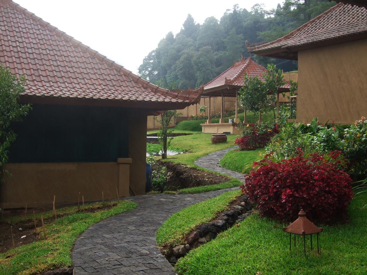 Strawberry Hill Hotel & Restaurant Bedugul  Buitenkant foto
